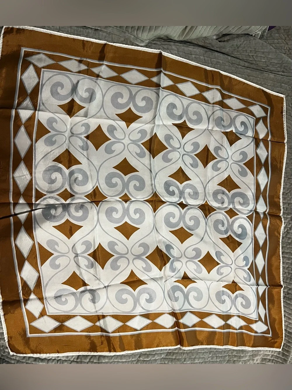 Women's Geometric Silk-Feel Scarf in White and Brown